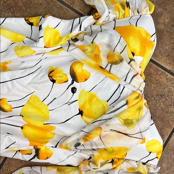 Jantzen Floral Yellow and White Swimsuit Size 16 Long Sleeved - Picture 2 of 4